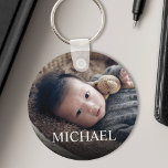 Persoonlijke naam en Baby fototoetsenbord Sleutelhanger<br><div class="desc">Creëer uw eigen gepersonaliseerde ronde sleutelhanger met uw douanenaam en gedenkwaardige foto.</div>