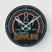 Persoonlijke NAAM Faux Neon Bowling Ball Pins Ronde Klok (Voorkant)