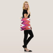 Persoonlijke naam Ikat Chevron Pattern Bridesmaid Tote Bag (Op model)