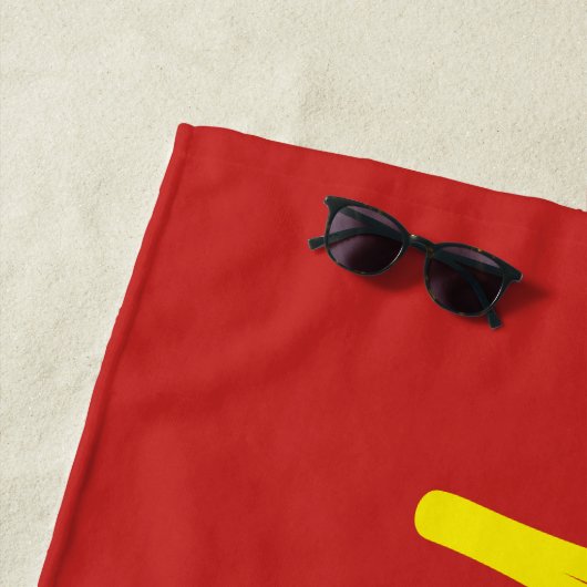 Persoonlijke naam in Geel Manuscript op Rood Strandlaken (In situ)