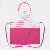 Persoonlijke naam koken met liefdesroze schort (Voorkant)