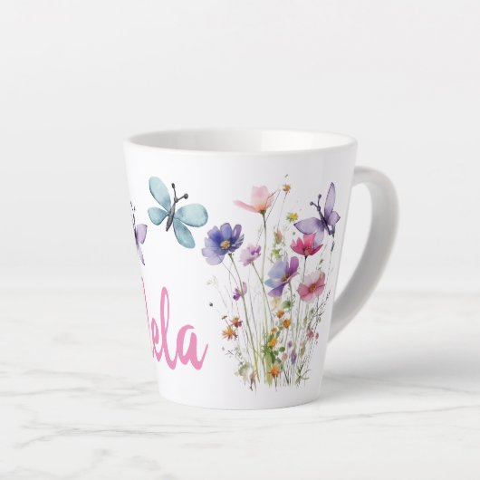 Persoonlijke naam met wilde bloemen en vlinders latte mok (Rechterhoek)