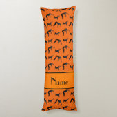 Persoonlijke naam oranje worstelsilhouettes lichaamskussen (Achterkant (Verticaal))