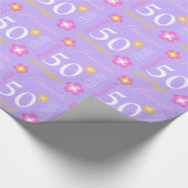 Persoonlijke naam paarse bloemen 50 verjaardagsree cadeaupapier (Hoek)