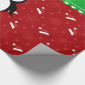 Persoonlijke naam pinguïn red santa hats snowflake cadeaupapier (Hoek)