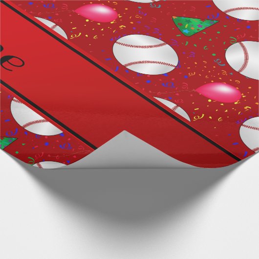 Persoonlijke naam rood honkbalverjaardagspatroon cadeaupapier (Hoek)