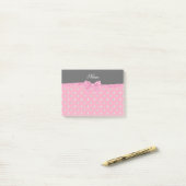 Persoonlijke naam roze diamanten roze boog post-it® notes (Op bureau)