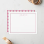Persoonlijke naam roze gingham briefkaart (Voorkant / Achterkant in situ)