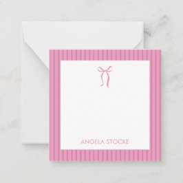 Persoonlijke naam roze strik notitiekaartje