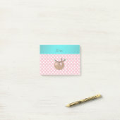 Persoonlijke naam roze strookpunten post-it® notes (Op bureau)