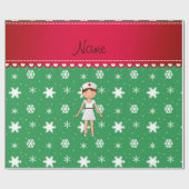 Persoonlijke naam verpleegster groene kerst sneeuw cadeaupapier (Vlak)