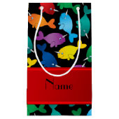 Persoonlijke naam zwarte regenboogverzegelingen klein cadeauzakje (Voorkant)