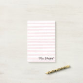 Persoonlijke op maat gemaakte naam docent roze lij post-it® notes (Op bureau)
