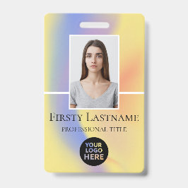 Persoonlijke pasfoto, streepjescode, logo, naam badge
