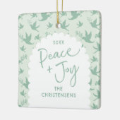 Persoonlijke pastelgroene Vrede + Vreugde Keramisch Ornament (Links)