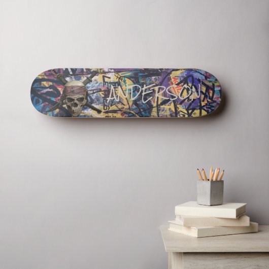 Persoonlijke piraatschedel en kruiszinnen persoonlijk skateboard (Muurkunst (Horizontaal))