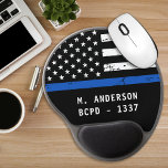 Persoonlijke politieagent in blauwe lijn gel muismat<br><div class="desc">Thin Blue Line Muismat - Amerikaanse vlag in de kleuren van de vlag van de politie, in nood . Personaliseer de naam van de officier. Deze gepersonaliseerde planner van de politieagent is perfect voor de politiediensten. COPYRIGHT © 2020 Judy Burrows, Black Dog Art - Alle rechten voorbehouden. Persoonlijke politiefunctionaris Thin...</div>