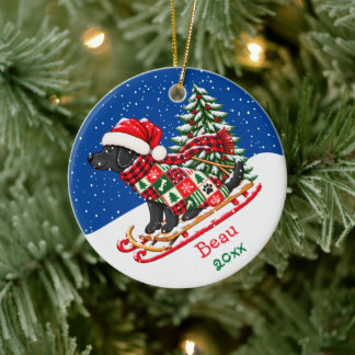 Persoonlijke Preppy Zwarte Lab Christmas Tree Sled Keramisch Ornament