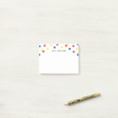 Persoonlijke pret rode blauwe gele confetti post-it® notes (Op bureau)