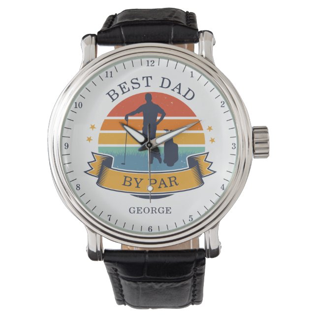 Persoonlijke Retro Best Golf Dad op Par Birthday Horloge (Voorkant)