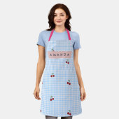 Persoonlijke Retro Blauwe Gingham Kersenprint Schort (Gedragen)