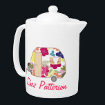 Persoonlijke Retro Caravan Owner's Tea Pots Theepot<br><div class="desc">Bekijk het volledige assortiment van 25 Retro Caravans van Trina Esquivelzeta @SurfaceHug op verschillende andere producten in het collectie hieronder.</div>