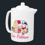 Persoonlijke Retro Caravan Owner's Tea Pots Theepot<br><div class="desc">Bekijk het volledige assortiment van 25 Retro Caravans van Trina Esquivelzeta @SurfaceHug op verschillende andere producten in het collectie hieronder.</div>