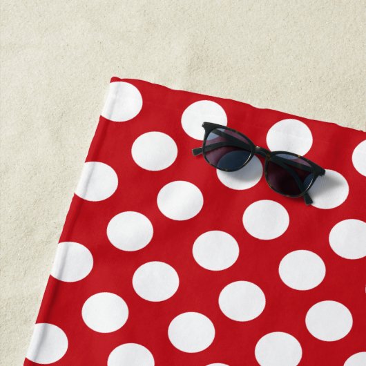 Persoonlijke rode en witte poka dot handdoek (In situ)