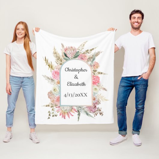 Persoonlijke Roze Bloem Bruiloft Namen Data Fleece Deken (In situ)