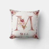 Persoonlijke Roze Gouden Bloem Letter M Monogram Kussen (Voorkant)