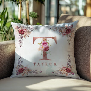 Persoonlijke Roze Gouden Bloemletter T Monogram Kussen