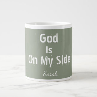 Persoonlijke saliegroene naam God is aan mijn kant Grote Koffiekop