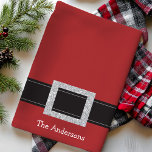 Persoonlijke Santa Belt Holiday Kitchen Towel Theedoek<br><div class="desc">Persoonlijke Santa Belt Holiday Kitchen Towel. Een festief keukenhanddoek voor rode kerstkeuken met een zilveren kerstmantel. Pas dit ontwerp aan met uw eigen familienaam of douanetekst.</div>