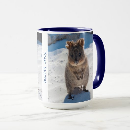 Persoonlijke schattige en gelukkige quokka op het  mok (Voorkant rechts)