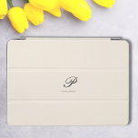 Persoonlijke Script-draagtas voor schrijfpapier -  iPad Air Cover<br><div class="desc">Maak kennis met onze persoonlijke Script-draagtas in Blush Pink - een stijlvol en aanpasbaar accessoire om uw iPad te beschermen en aan te passen. Dit hoesje kenmerkt een delicaat manuscriptdoopvont met uw eerste initiaal en volledige naam, mooi ontworpen in een zachte zwarte roze kleur. Het is vervaardigd uit materialen van...</div>