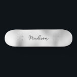 Persoonlijke scriptnaam Cute Girly Skateboard<br><div class="desc">Personaliseer dit kleurrijke skateboard eenvoudig op een modern Schattige SILVER GRAY-abstract ontwerp met uw aangepaste naam in een elegant kalligrafisch lettertype. Voeg jouw naam toe,  kies lettertype,  wijzig grootte en positie,  voeg clipart,  foto's en vormen toe.</div>