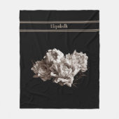 Persoonlijke Sepia Pioenrozen Zwart Middelgrote Ma Fleece Deken (Voorkant)