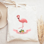 Persoonlijke stekelroze flamingo tote bag<br><div class="desc">Deze schattige canvas tas is voorzien van een afbeelding van een roze flamingo met gebogen nek en één been opgetild, boven een roze banner met een tropisch blad. Pas het aan om een één-van-een-soort cadeau te creëer aan een meisje dat van flamingos houdt, of als een bruidsschat cadeautas voor een...</div>