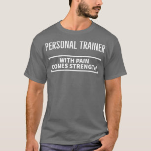 Persoonlijke trainer met pijn krijgt kracht t-shirt
