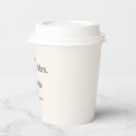 Persoonlijke trouwnaam ampersand-paar  papieren bekers (Links)