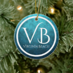 Persoonlijke VB Virginia Beach kerstboom Keramisch Ornament<br><div class="desc">Speciaal VB Virginia Beach-kerstboomkeramisch Ornament - Het kan worden gepersonaliseerd met een naam,  een jaar of een tekst die u wilt toevoegen. ^ ^</div>