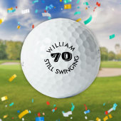 Persoonlijke verjaardag golfer nog steeds swingend golfballen