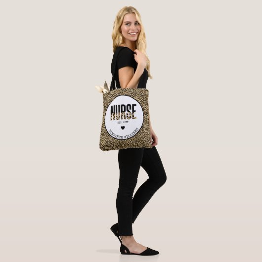 Persoonlijke verpleegster Est Cheetah RN Afstudere Tote Bag (Op model)