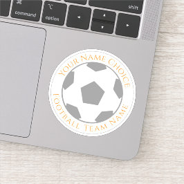 Persoonlijke voetbalfan met sticker van teamnaam