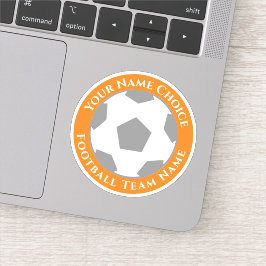Persoonlijke voetbalfan met sticker van teamnaam