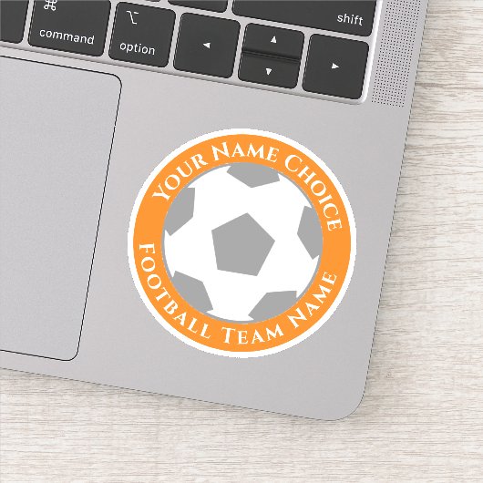 Persoonlijke voetbalfan met sticker van teamnaam (Detail)