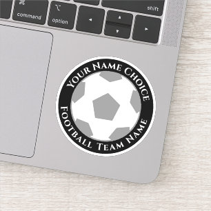 Persoonlijke voetbalfan met sticker van teamnaam