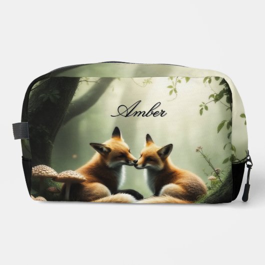 Persoonlijke vos knuffel in nevelig bos toilettasje (Voorkant)