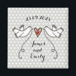 Persoonlijke Witte Doves Wedding Magnet Favor<br><div class="desc">Een illustratie van twee prachtige duinen die een stromend lint vasthouden met een liefdeshart bevestigd</div>