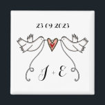 Persoonlijke Witte Doves Wedding Magnet Favor<br><div class="desc">Een illustratie van twee prachtige duinen die een stromend lint vasthouden met een liefdeshart bevestigd</div>